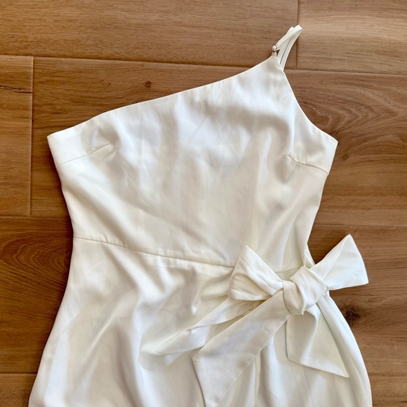 NWOT Lulu's Ivory Mini Dress Size M - Picture 2 of 8
